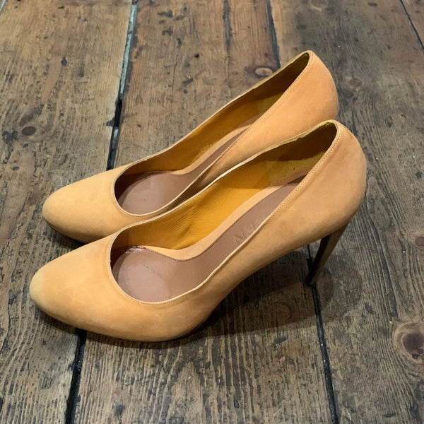 Alexander mcqueen horn heel pumps sales