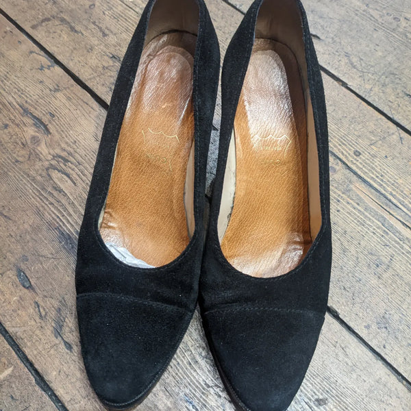 CHANEL SUEDE COURT SHOES STORM IN A TEACUP