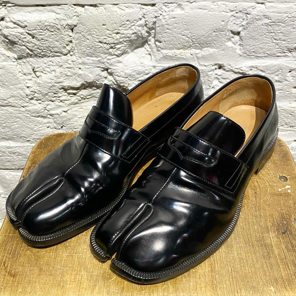 MARGIELA BLACK LEATHER TABI LOAFERS