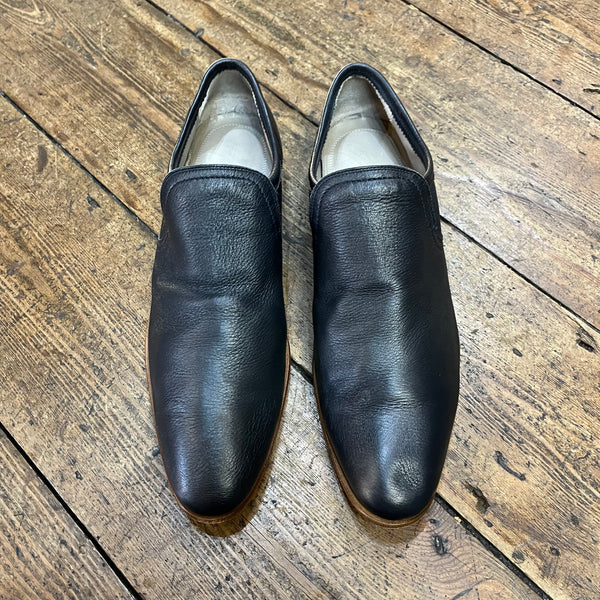 KITON
BLACK CALF SKIN SLIP ONS HAND MADE IN ITALY