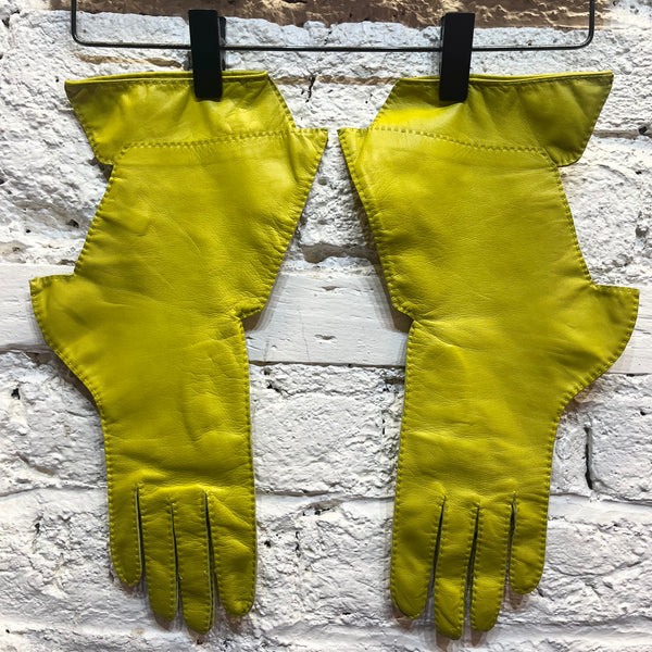 ARISTIDE
ACID YELLOW LEATHER GAUNTLETS
SIZE 8