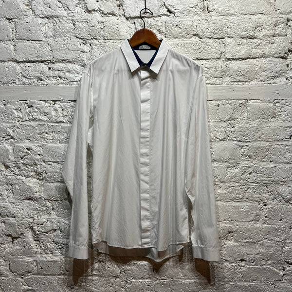 DIOR
WHITE SHIRT WITH BLUE COLLAR DETAIL