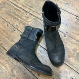 JOHN GALLIANO 
BLACK BRUSHED LEATHER SIDE ZIP BOOTS