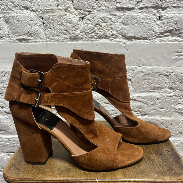LAURENCE DACADE
BROWN SUEDE HEELED SANDALS
SIZE 41.5/8.5UK WOMENS