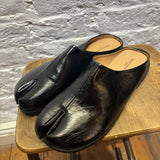 MAISON NAKAMOTO	BLACK LEATHER TABI MULES