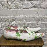 YUHAN WANG
WHITE FLORAL FLATS