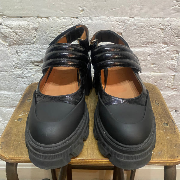 GANNI
PLATFORM BLACK STRAP
SIZE 40/7UK