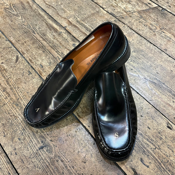 ACNE STUDIOS 
BLACK LEATHER LOAFERS WITH GOLD INITIALS