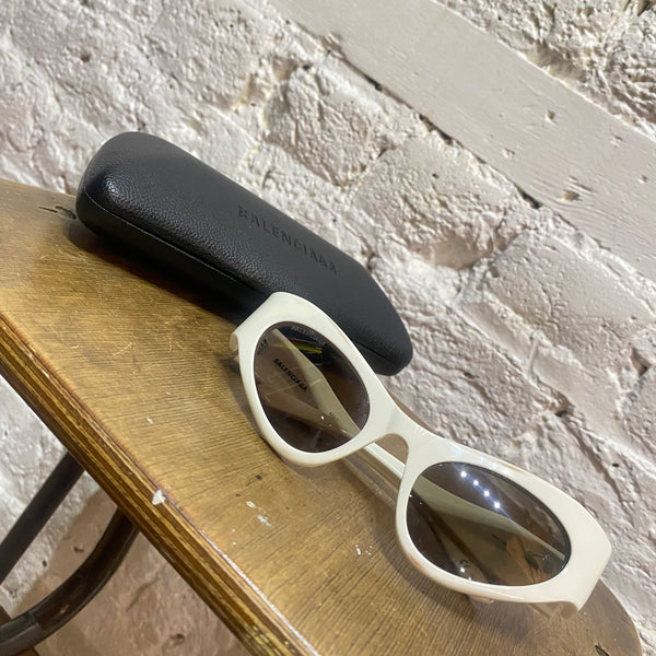 BALENCIAGA 
WHITE FRAME SUNGLASSES