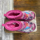 UGG X PALACE
PINK ANKLE EMBROIDERED BOOTS