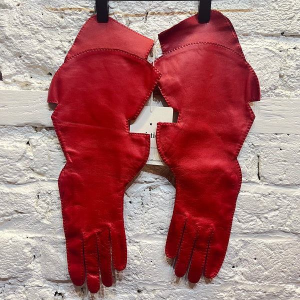 ARISTIDE
RED LEATHER GAUNTLETS
SIZE 7.5