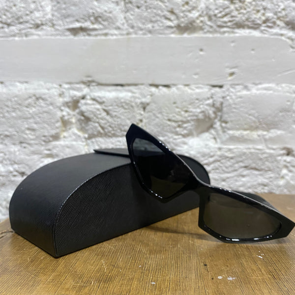 PRADA
BLACK POINTED SUNGLASSES