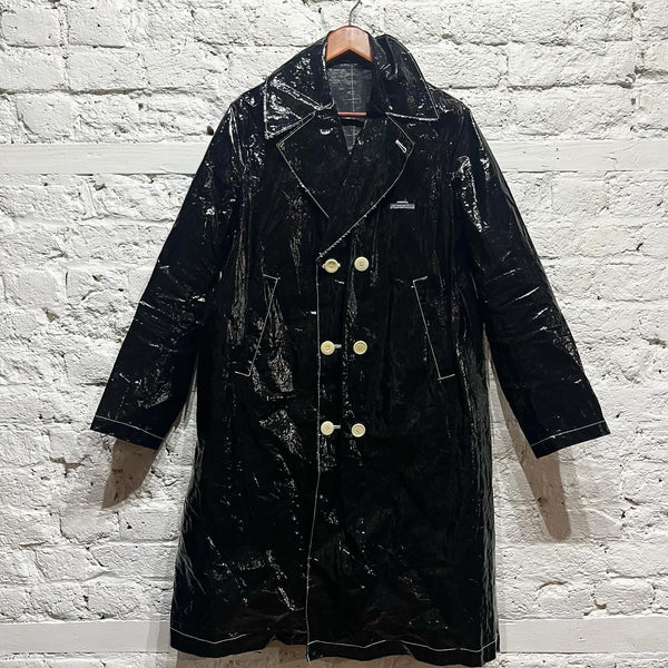 UNDERCOVER
LIGHTWEIGHT PATENT TRENCH COAT 
SIZE 2