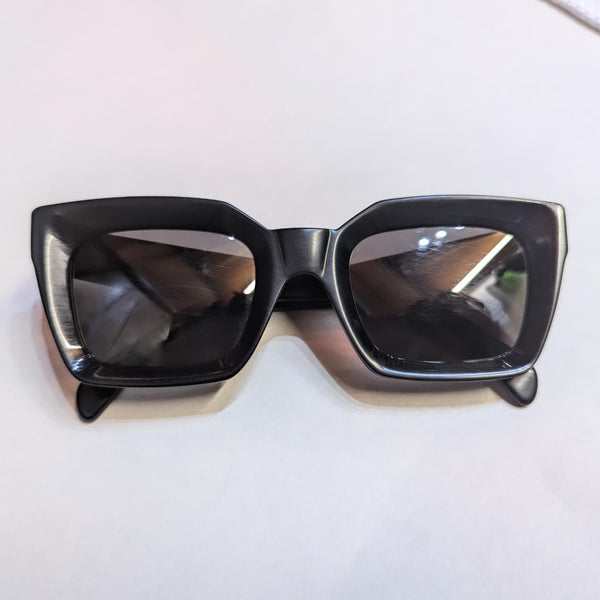 CELINE 
BLACK SUNGLASSES