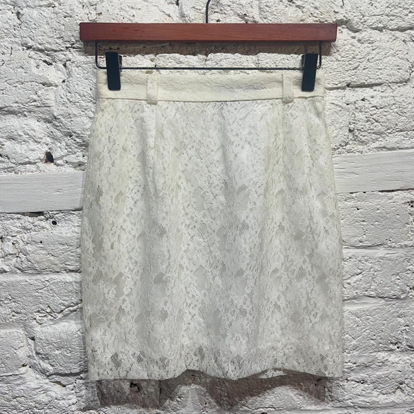 DOLCE AND GABBANA
D&G
WHITE LACE SKIRT