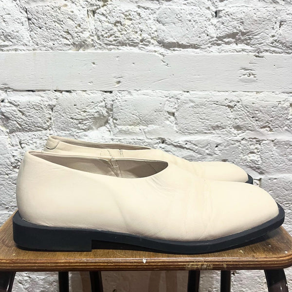 AT. KOLLEKTIVE 
CREAM LEATHER SHOES
SIZE 40/7UK