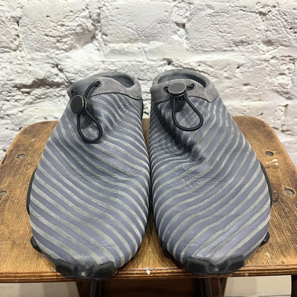 KIKO KOSTADINOV X AT.KOLLEKTIVE
GREY LEATHER PULL CORD MULES
SIZE 40/7UK