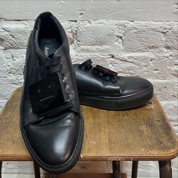ACNE STUDIOS 
BLACK TRAINERS