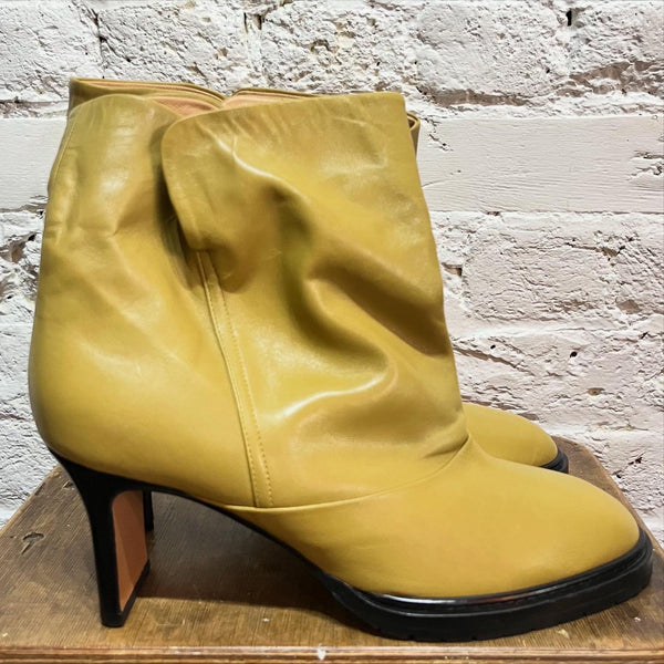 PETAR PETROV
DIJON YELLOW LEATHER BOOTS
