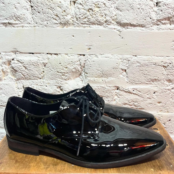 BURBERRY 
BLACK PATENT OXFORD SHOES
SIZE 38.5