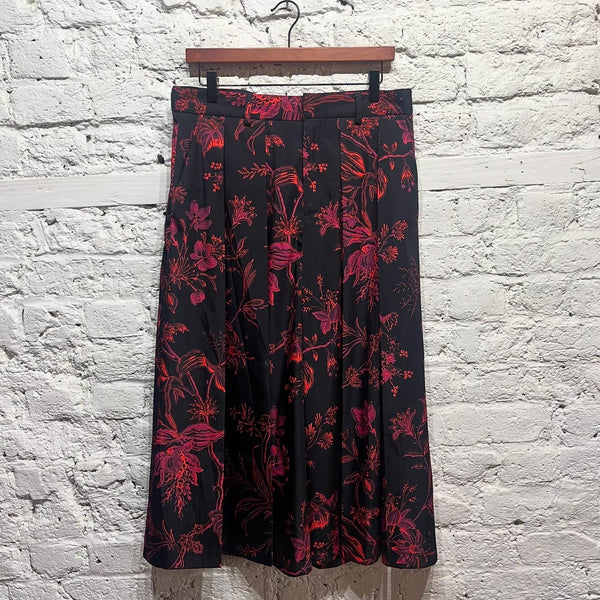 ALEXANDER MCQUEEN
BLACK/RED FLORAL 3/4 WIDE LEG TROUSERS
SIZE 48IT