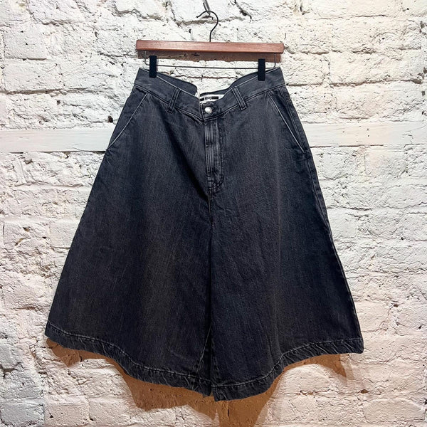 ALEXANDER MCQUEEN
MCQ
BLACK STONE WASH WIDE DENIM SHORTS
SIZE 31