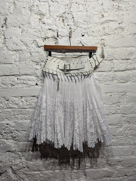 CHOPOVA LOWENA
WHITE LACE MINI SKIRT