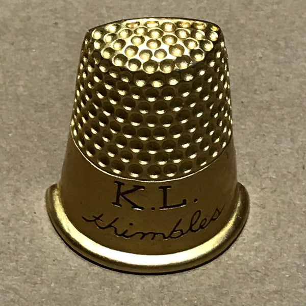 KARL LAGERFELD
THIMBLE BROCH
Archive